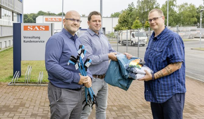 SAS stellte große Sammelsäcke, Handschuhe und Müllgreifer zum Aktionstag „Sauberer Wald“ in der Kita Waldgeister, Foto: maxpress/srk