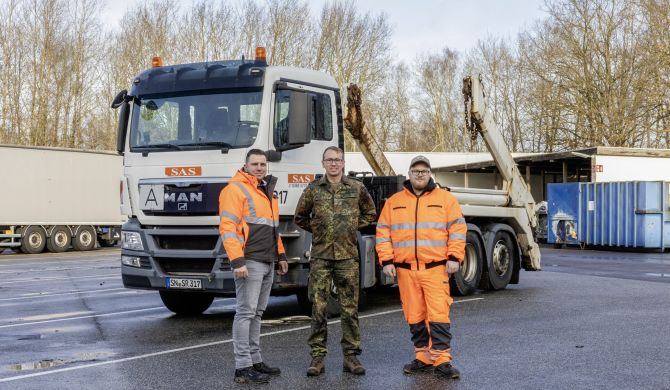  Zwei Bundeswehrsoldaten absolvieren technisches Praktikum bei SAS Schwerin