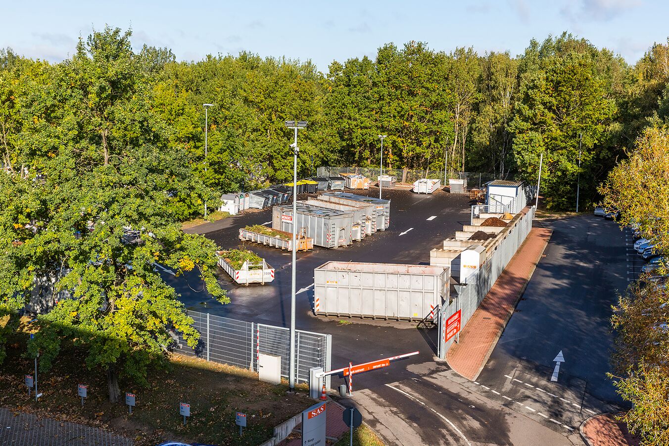 Mit der Vergrößerung des Recyclinghofs hat sich auch die Verkehrsführung auf dem Gelände verändert  Fotos: maxpress/srk