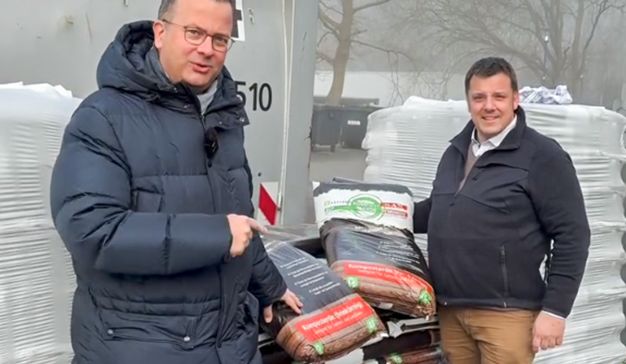 Stadtpräsident Sebastian Ehlers besucht SAS und empfiehlt Komposterde