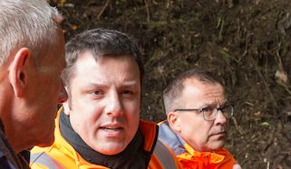 Andreas Lange (2.v.l.) erläutert den Gästen die SAS-Bioabfallverwertungsanlage, Foto: maxpress/srk