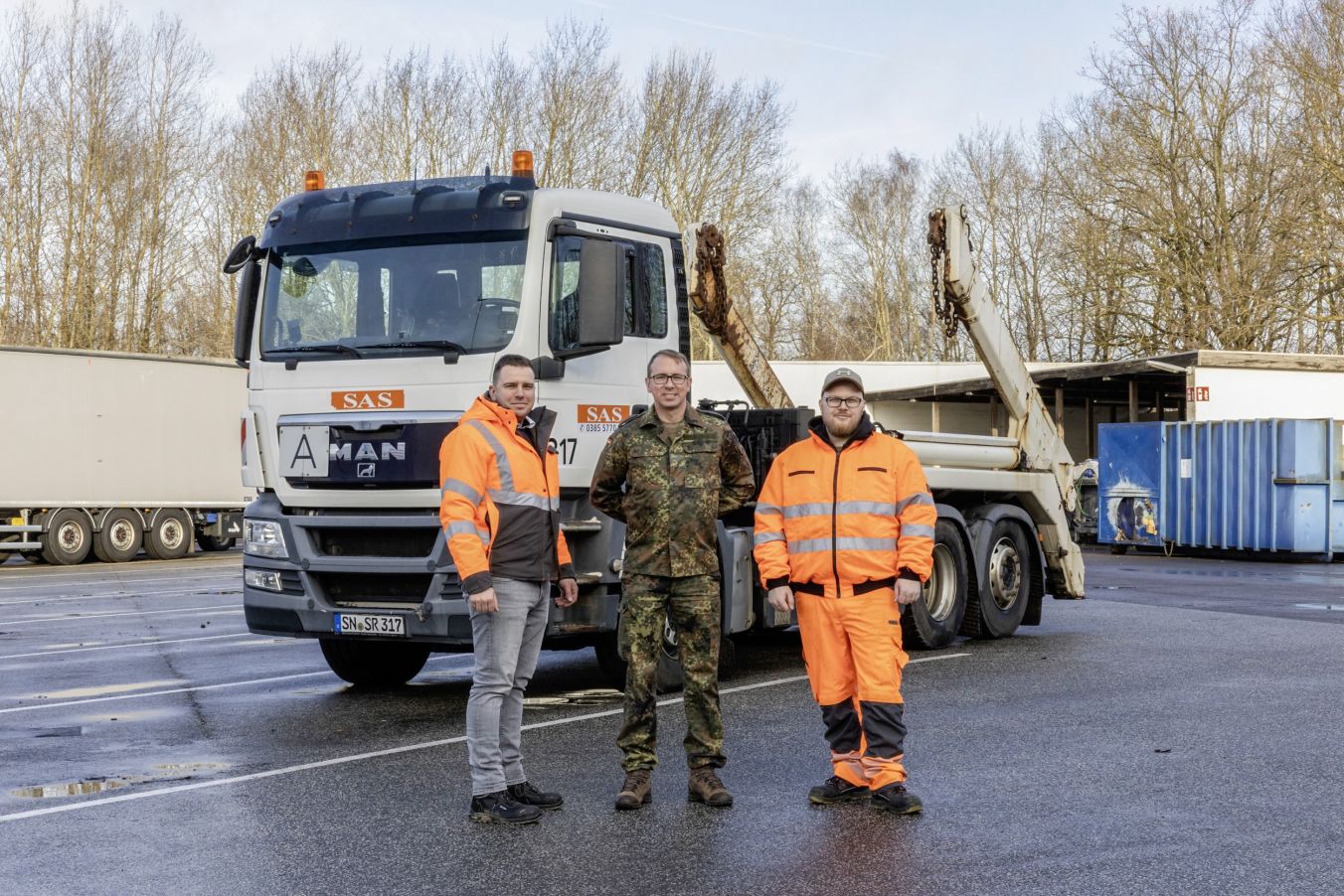  Zwei Bundeswehrsoldaten absolvieren technisches Praktikum bei SAS Schwerin