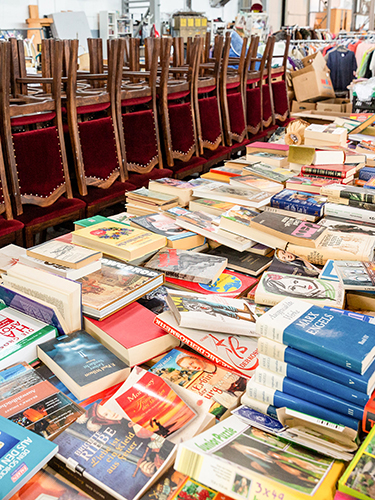 Lesefreudige Menschen finden hier auch ein breites Spektrum an Büchern